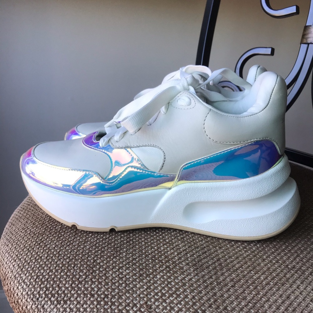 Alexander McQueen iridescent sneakers - Picture 5 of 12